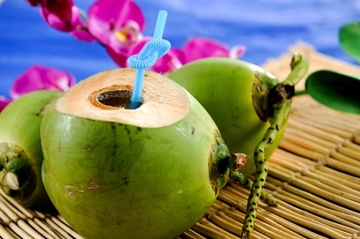 Loi ich tuyet voi cua nuoc dua tuoi hinh anh