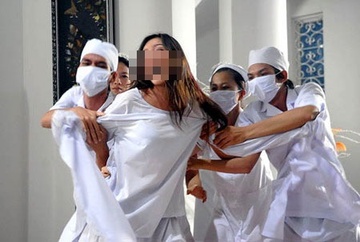 Benh nhan doi bu me, trom sua vi nghi minh la em be hinh anh