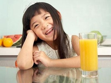 10h sang nay tu van truc tuyen: Benh va dinh duong mua he hinh anh