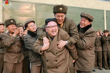 'Biet doi' ten lua hat nhan dac luc cua Kim Jong Un hinh anh