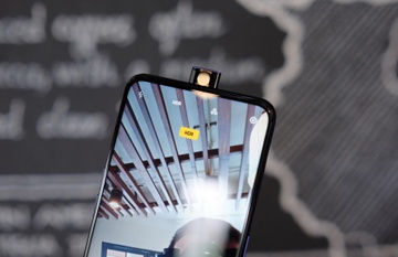 Vi sao Oppo tiep tuc theo duoi camera truot voi F11? hinh anh