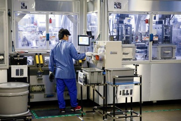 Apple tai che iPhone bang robot Daisy hinh anh