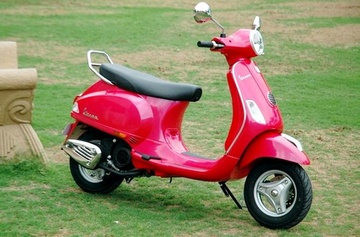 Nu sinh DH Y trom xe Vespa bi bat hinh anh