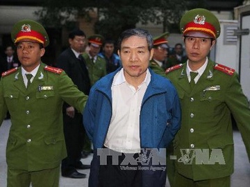 Duong Chi Dung va cac dong pham hau toa hinh anh