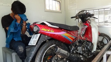 Truy bat ten trom xe may Suzuki Sport nhu phim hinh anh
