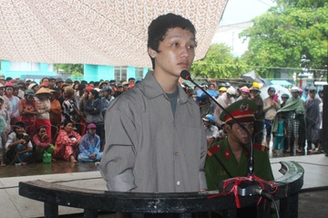 Nghich tu binh than khai nhan giet me giau xac vao lu hinh anh