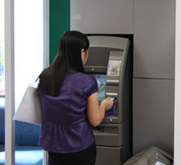Ke cuop 'san' phu nu vao cay ATM hinh anh