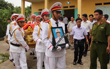 Dau sung bat 25 ten toi pham, mot cong an hy sinh hinh anh
