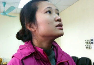 Nguoi phu nu gop cong giup canh sat cuu be gai bi bat coc hinh anh