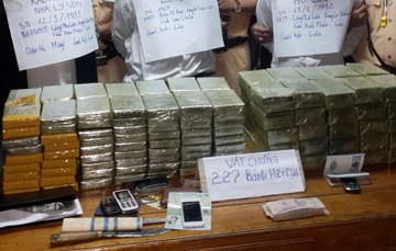 Thuong 200 trieu cho ban chuyen an bat 227 banh heroin hinh anh