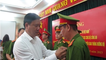 Bo truong Thang khen thuong Ban chuyen an 'logo xe vua' hinh anh