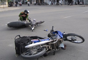 ​4 thanh nien dung cam bat ten trom nhiem HIV hinh anh