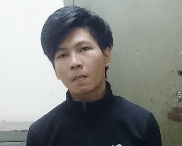 Du khach Bi gianh lai tui xach tu tay ke cuop hinh anh