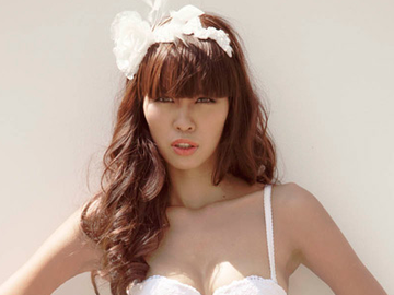 Ha Anh du theo do nong cua Next Top Model de ban sach? hinh anh