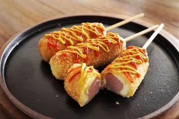 Meo lam hotdog pho mai tu banh mi sandwich hinh anh
