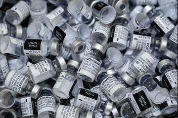 Tam quen Pfizer va Moderna, cac nuoc thay doi chien luoc 'san' vaccine hinh anh