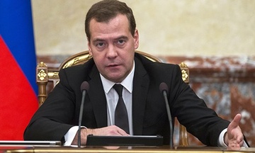 Ong Medvedev canh bao chau Au hinh anh