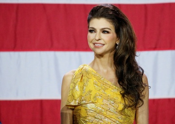 Vu khi bi mat cua 'ban sao' ong Trump hinh anh