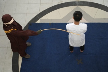 Bị phạt 100 roi vì quan hệ tình dục ngoài hôn nhân ở Indonesia