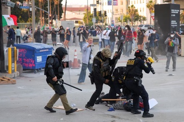 Chuyen gi dang xay ra o Los Angeles? hinh anh