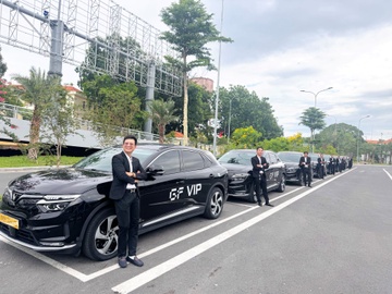 Green Future ra mat dich vu dua don san bay cao cap voi xe VF 8, VF 9 hinh anh
