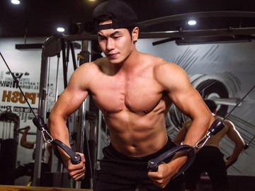 Bai tap giup co nguc vam vo cua 9X dep trai hinh anh