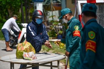 33 benh nhan Covid-19 o TP.HCM chua ro nguon lay hinh anh