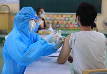 Cach tu xu tri tac dung phu sau khi tiem vaccine Covid-19 hinh anh