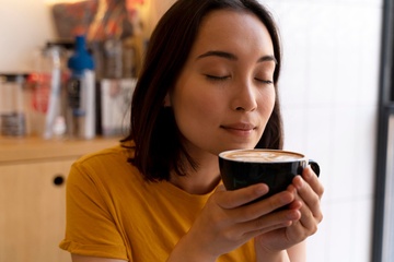 Người axit uric cao có uống được trà xanh, cà phê không?