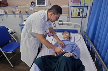 Nam thanh niên nguy kịch sau 5 ngày nóng sốt