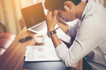 Nam thanh niên phát bệnh tâm thần vì chứng sợ họp