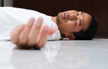 Nguoi dan ong nguy kich, bac si chi ro sai lam khi so cuu hinh anh