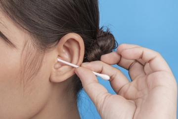 Suýt điếc vĩnh viễn vì thói quen nhiều người có