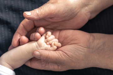 Sinh mổ chọn giờ, bé trai mất mạng chỉ sau 2 ngày chào đời