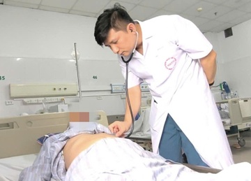 Sot cao suot hon 1 nam do 3 'ke tan cong' cung mot luc hinh anh