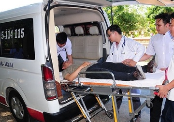 Sa thai 2 nhan vien trong vu lai xe cuu thuong thu 21 trieu dong hinh anh