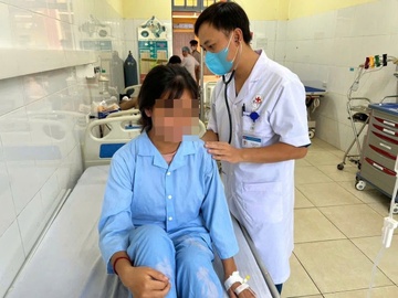 Can benh khien co gai sot cao, dau dau du doi, non lien tuc hinh anh