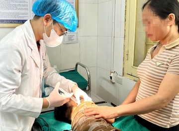 Sot keo dai, be trai nhiem vi khuan cuc doc hinh anh