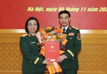 Nữ bác sĩ được thăng quân hàm Trung tướng