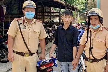 Canh sat truy duoi thanh nien phong xe trom cap hinh anh