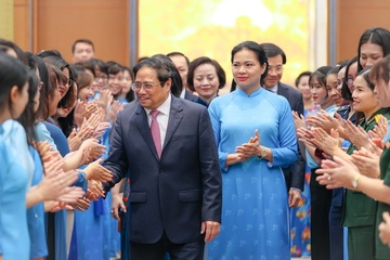Thu tuong Pham Minh Chinh doi thoai voi phu nu Viet Nam hinh anh