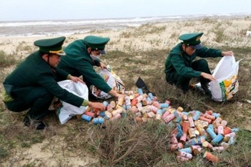 Hon 800 hop thuoc la 'la' troi dat vao bo bien hinh anh