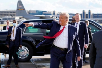 Ong Trump: Xe va linh kien phai san xuat 100% tai My hinh anh