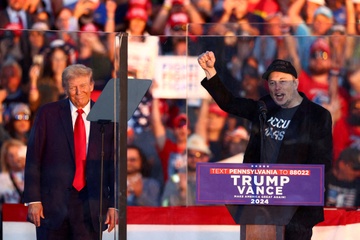 Elon Musk lai dung ve phe ong Trump hinh anh