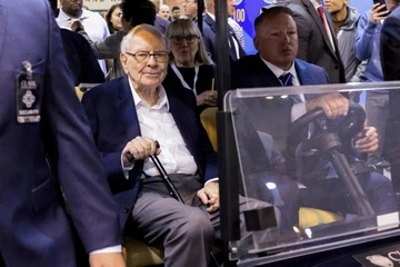 Warren Buffett chua the nghi huu o tuoi 95 hinh anh