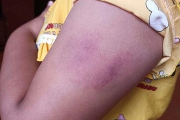 Tam dinh chi co giao chu nhiem danh hoc sinh lop 1 bam tay hinh anh