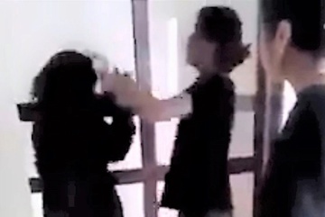 Nu sinh cap 2 bi nhom ban lot do, danh dap o Nghe An hinh anh