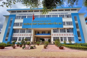 Yeu cau xac minh clip nhay cam cua 2 hoc sinh truong chuyen hinh anh
