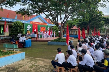 2 nu sinh bi 2 nam sinh dam trong thuong sau gio chao co hinh anh