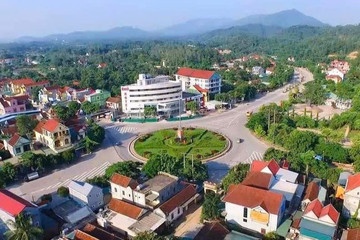 Vu tuyen dung vien chuc khi dang tinh gon, huyen ra quyet dinh 'nong' hinh anh